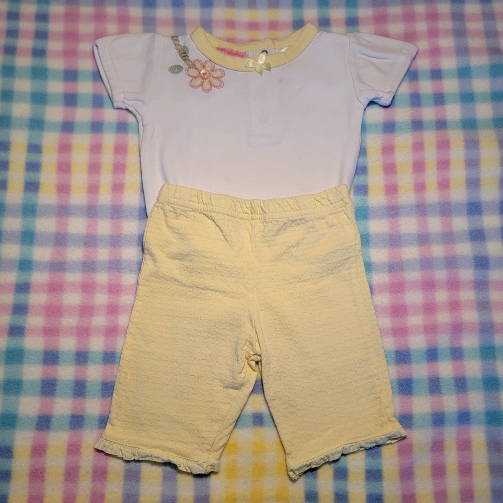 BABY GRAND 🏵️ Vintage 2pc Yellow | White Embroidered Floral Ruffled Outfit 0-3M